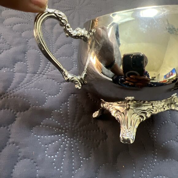 Vintage Silverplate Footed Sugar Bowl With Lid And Creamer Set Made in Hong Kong - Picture 10 of 11